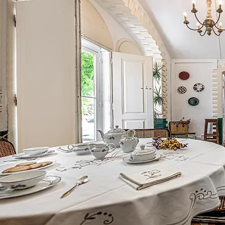 Dona Amélia Ostello