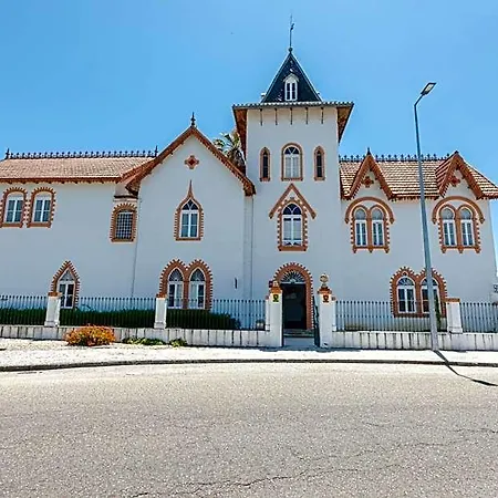 Dona Amelia Хостел Абрантиш