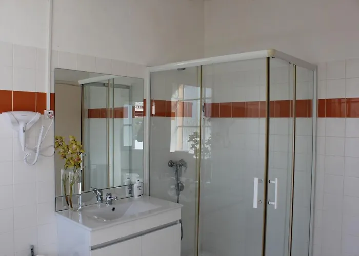 Dona Amelia بيت شباب آبرانتس