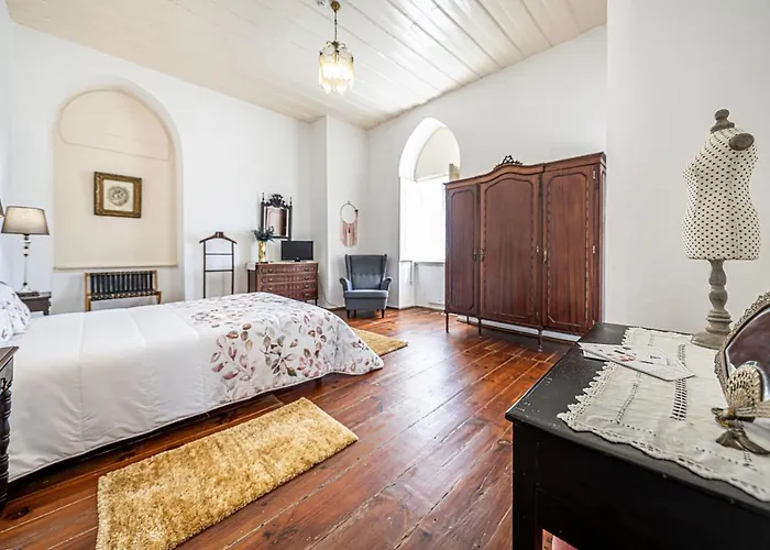 Dona Amelia ホステル アブランテス